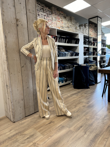 PIN STRIPE BEIGE GREY