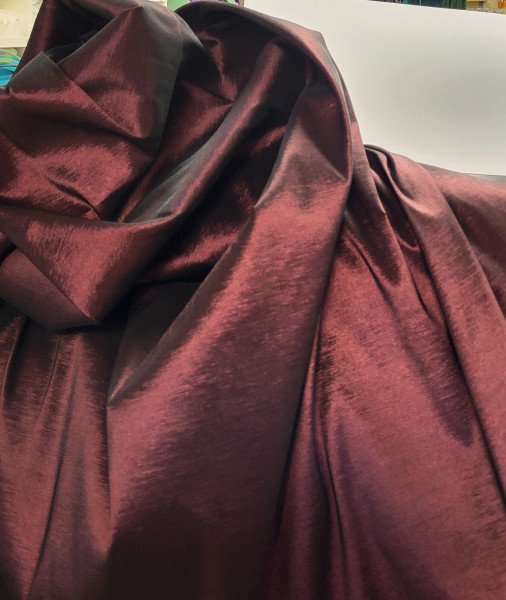 SHINY WINE RED BENGA