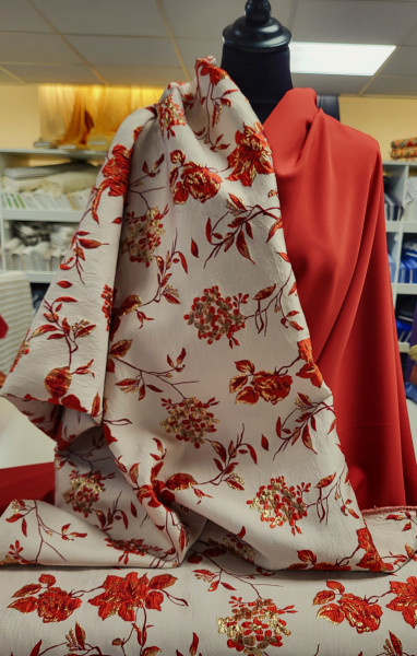 A La Ville Brokaat Red